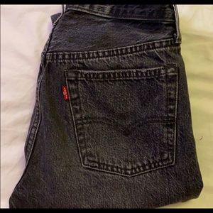 Dark grey black Levi’s 501